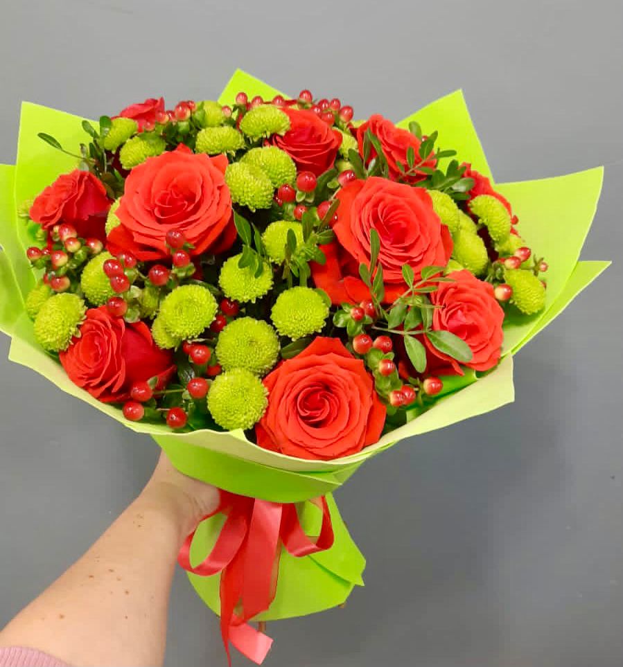 Букет цветов из: Хризантемы и Розы в Русском Камешкире