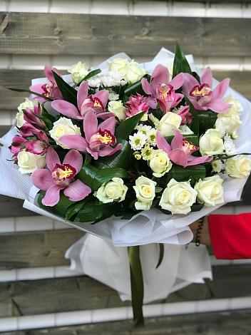 Букет цветов из: Розы и Хризантемы в Русском Камешкире