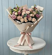 Букет цветов из:  Розы и Лизиантусы в Русском Камешкире