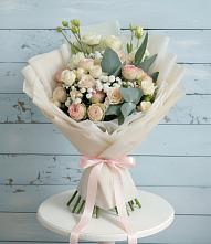 Букет цветов из:  Розы и Лизиантусы в Русском Камешкире