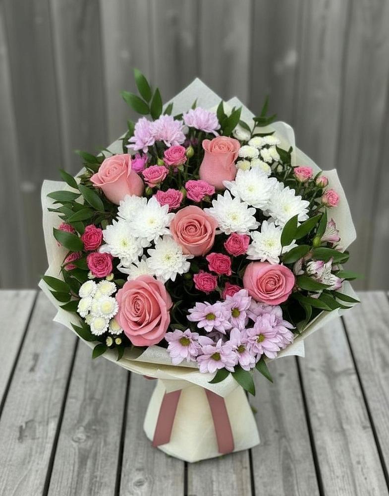 Букет цветов из: Альстромерии, Гвоздики, Розы и Хризантемы в Русском Камешкире