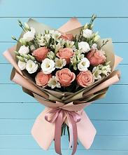 Букет цветов из:  Розы, Альстромерии и Лизиантусы в Русском Камешкире