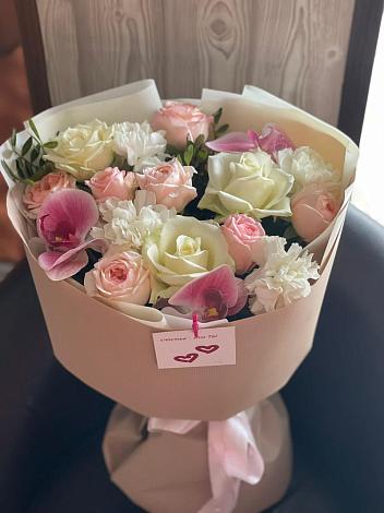 Букет цветов из: Орхидеи, Розы и Гвоздики в Русском Камешкире