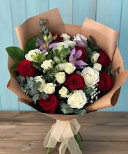 Букет цветов из:  Розы и Альстромерии #REPLACE_PRED# Русском Камешкире