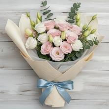 Букет цветов из:  Лизиантусы в Русском Камешкире