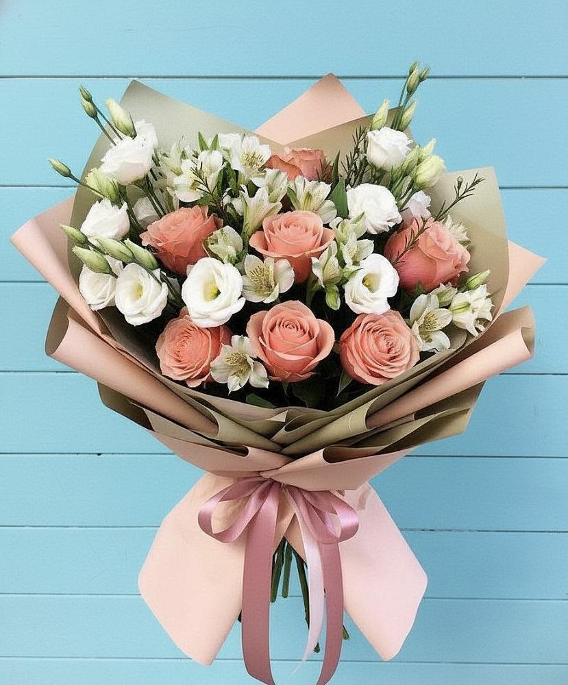 Букет цветов из: Розы, Альстромерии и Лизиантусы в Русском Камешкире