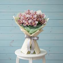 Букет цветов из:  Орхидеи и Розы в Русском Камешкире