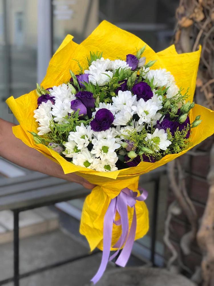 Букет цветов из: Ирисы, Хризантемы и Ромашки в Русском Камешкире