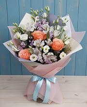 Букет цветов из:  Лизиантусы, Розы, Альстромерии и Гипсофила в Русском Камешкире
