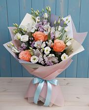 Букет цветов из:  Лизиантусы, Розы, Альстромерии и Гипсофила в Русском Камешкире