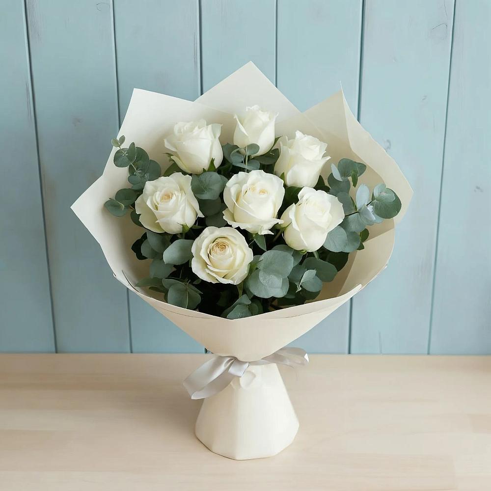 Букет Белые розы в Эвкалипте в Русском Камешкире