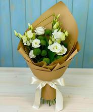 Букет цветов из:  Хризантемы и Лизиантусы #REPLACE_PRED# Русском Камешкире