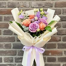 Букет цветов из:  Лизиантусы и Розы #REPLACE_PRED# Русском Камешкире