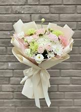Букет цветов из:  Гвоздики, Розы, Лизиантусы и Хризантемы в Русском Камешкире