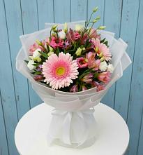 Букет цветов из:  Герберы, Альстромерии и Лизиантусы в Русском Камешкире