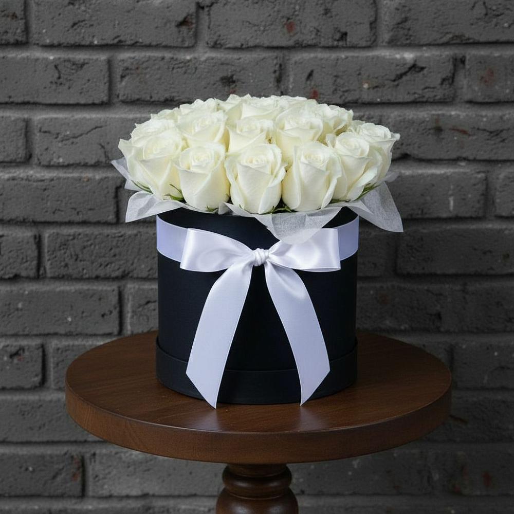 Цветочная композиция из Розы в шляпной коробке в Русском Камешкире