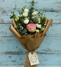 Букет цветов из:  Розы и Лизиантусы в Русском Камешкире
