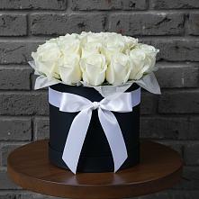 Цветочная композиция из Розы в шляпной коробке в Русском Камешкире