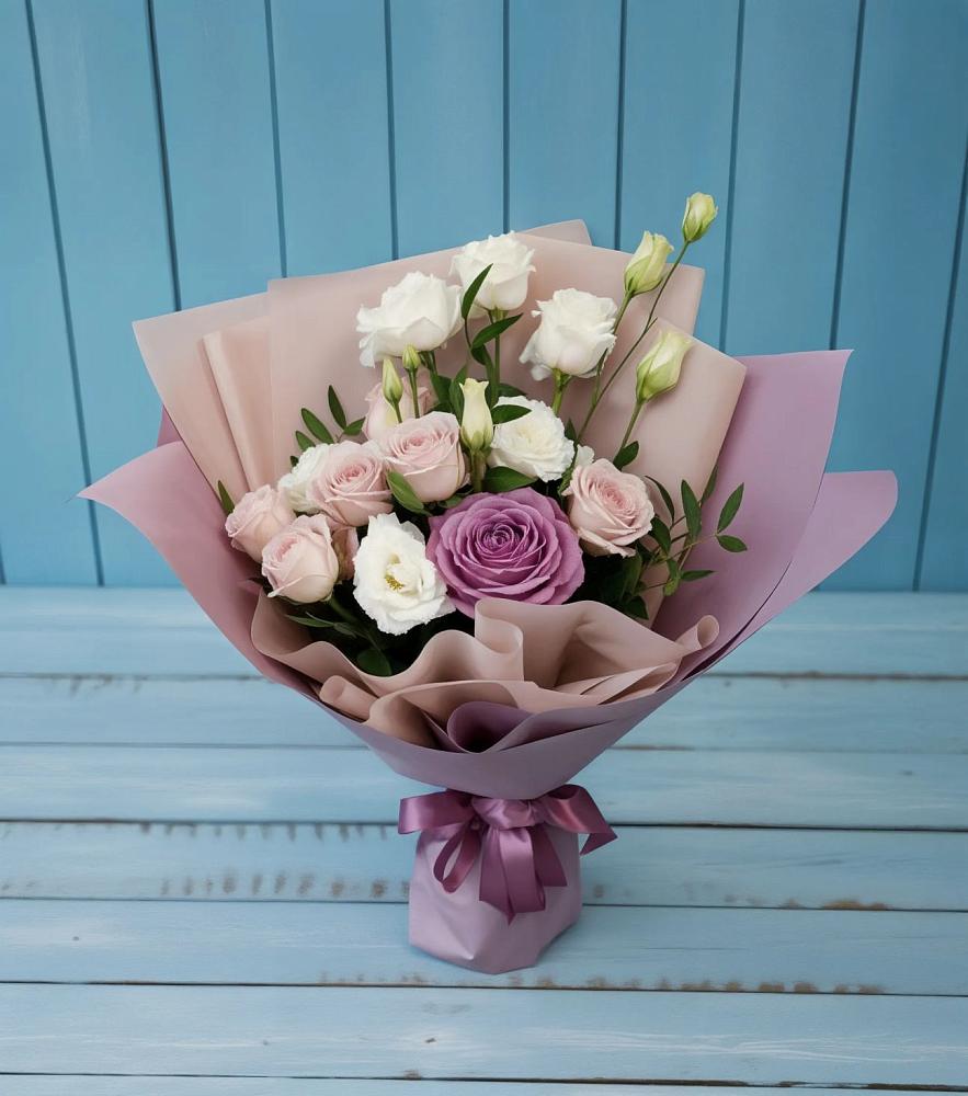 Букет цветов из: Розы и Лизиантусы в Русском Камешкире